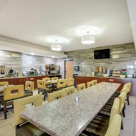 Best Western Waukesha Grand Pewaukee Bagian luar foto