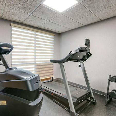 Best Western Waukesha Grand Pewaukee Bagian luar foto