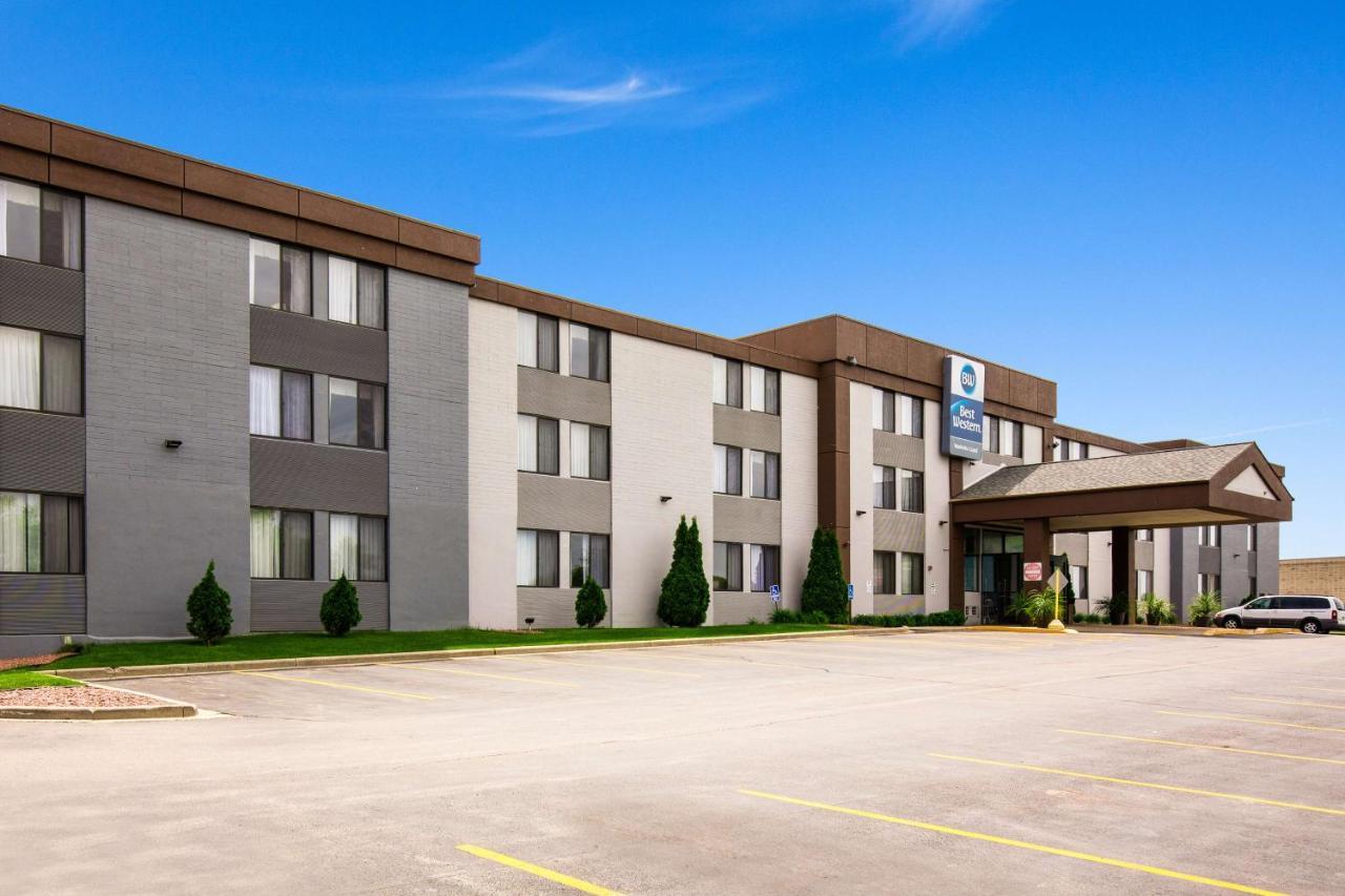 Best Western Waukesha Grand Pewaukee Bagian luar foto