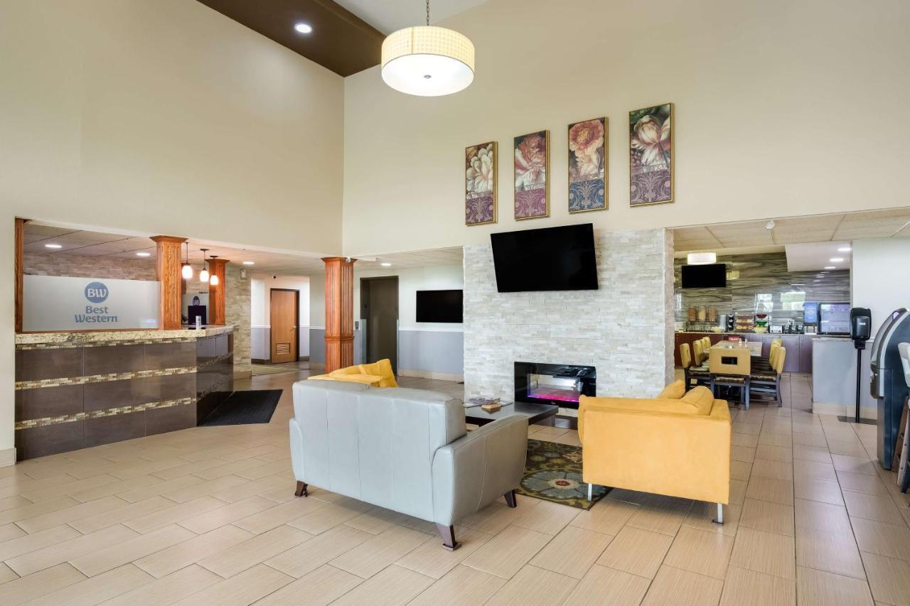 Best Western Waukesha Grand Pewaukee Bagian luar foto