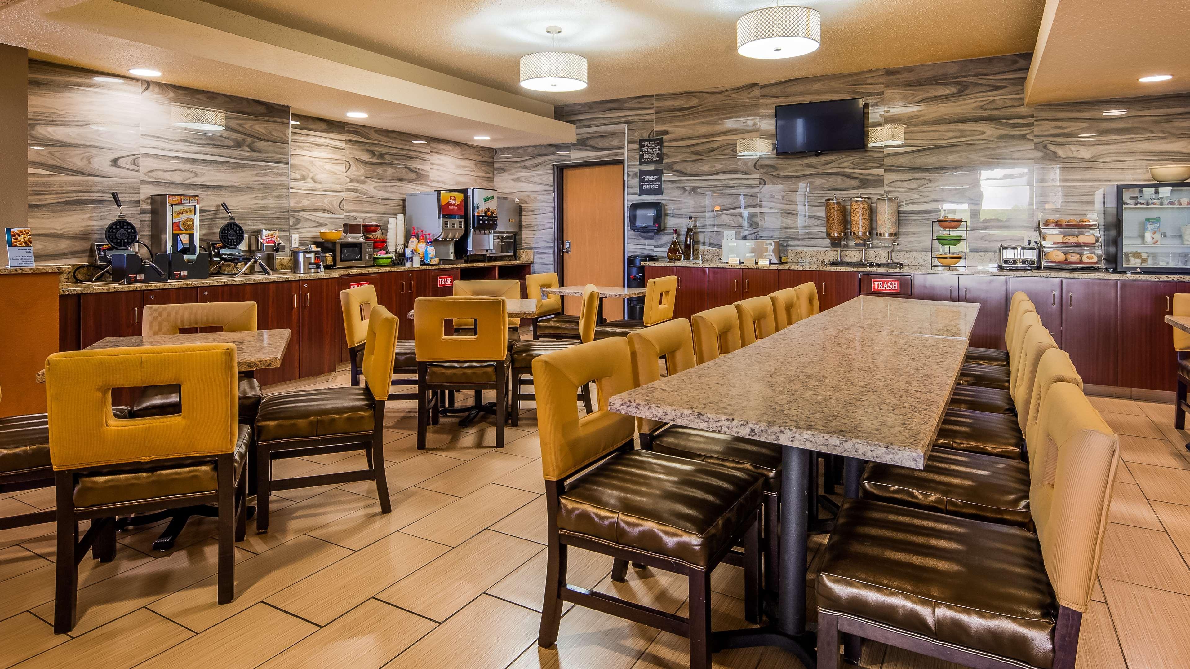 Best Western Waukesha Grand Pewaukee Bagian luar foto