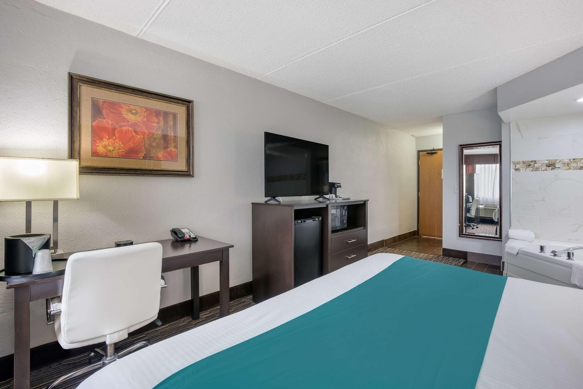 Best Western Waukesha Grand Pewaukee Bagian luar foto