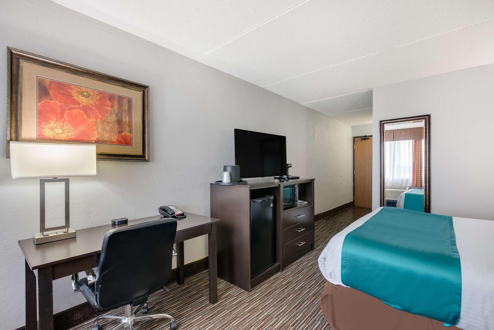 Best Western Waukesha Grand Pewaukee Bagian luar foto